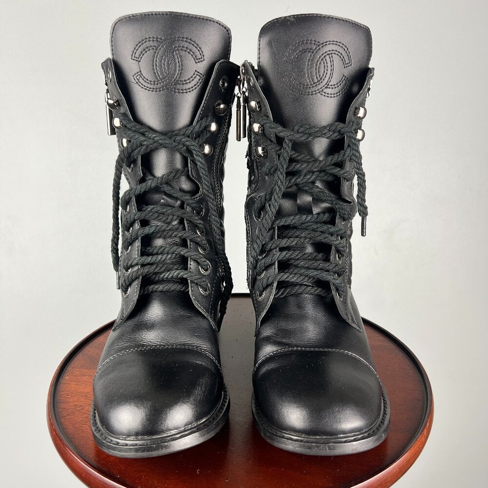 Chanel Black Leather Combat Boots Size 39 Quilted Pattern CC Logo